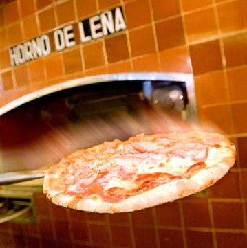 Imagen del horno de lea del restaurante 'La Pava' de Gav Mar (en el lado mar de la autova de Castelldefels) (Ao 2012) (web: www.grupolapava.com)